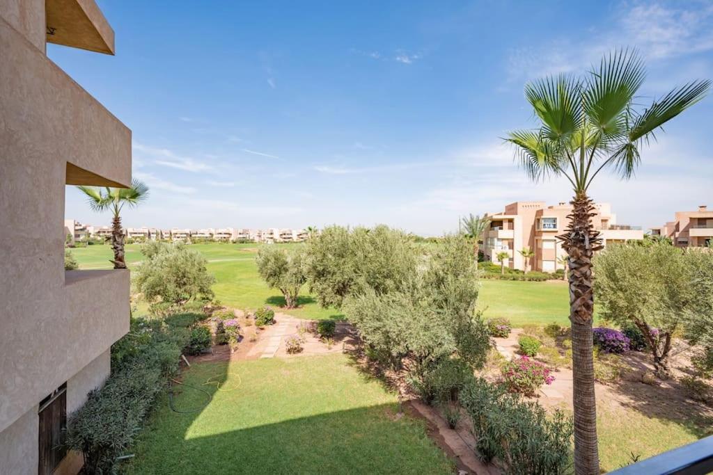 Relax Front Of Golf-pool-topaze Marrakesch